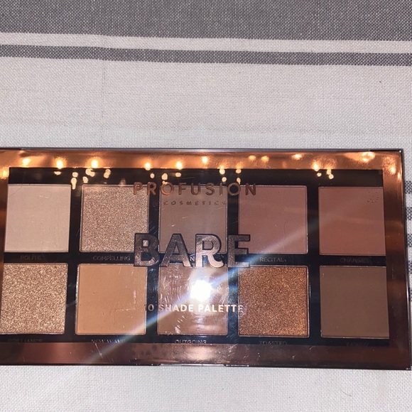 Eyeshadow palette - Picture 1 of 1